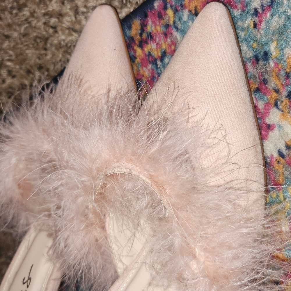 Lulu’s 8.5 Fazal Blush Suede Feather Pointed-Toe Mules - Picture 5 of 7